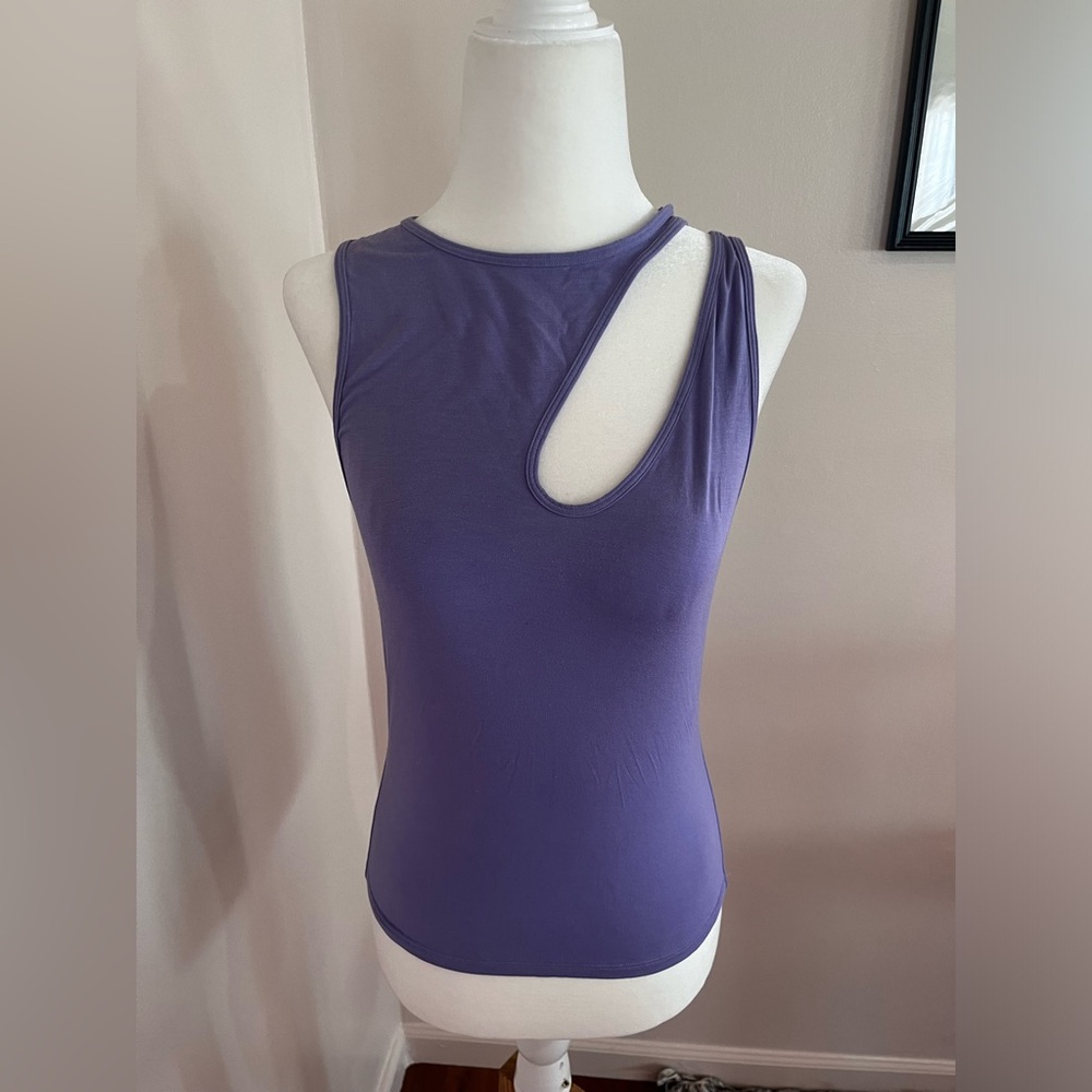 Lululemon cut out buttery soft top